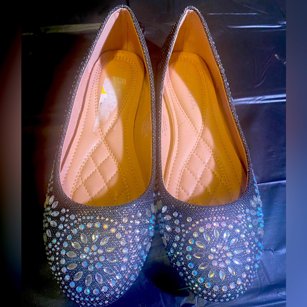 Women size 8.5 shoe - Gray Bedazzled